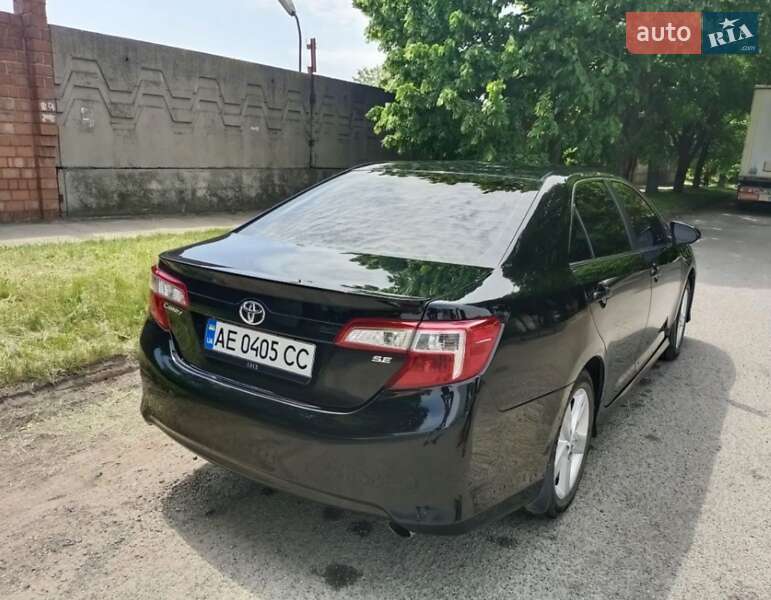 Седан Toyota Camry 2014 в Дніпрі