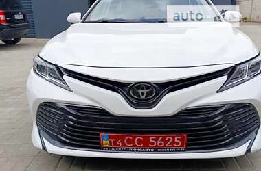 Toyota Camry 2019