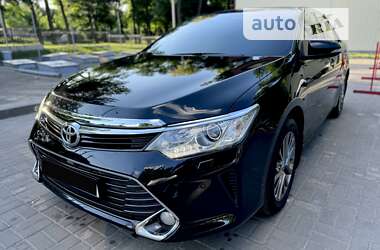 Седан Toyota Camry 2016 в Дніпрі