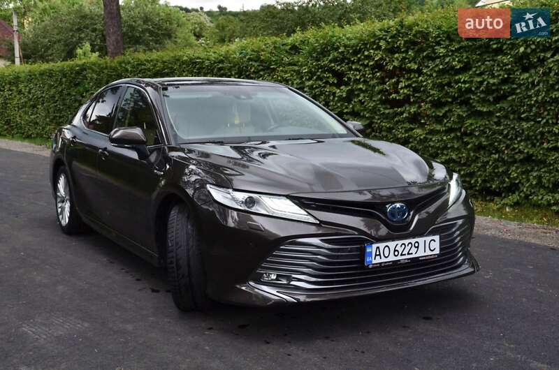 Седан Toyota Camry 2019 в Перечині