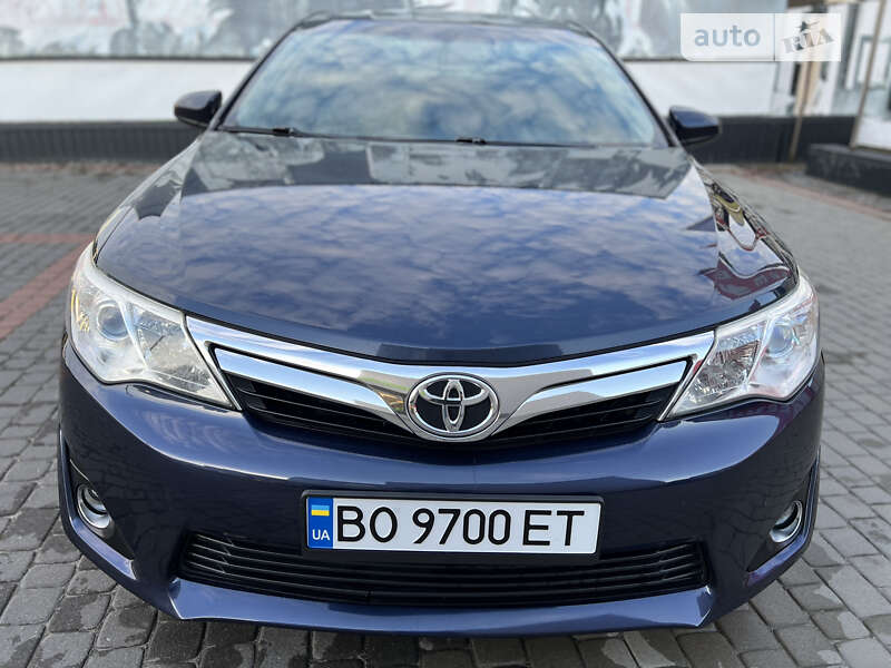 Седан Toyota Camry 2014 в Тернополі