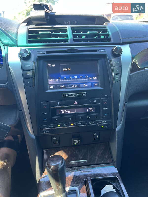 Седан Toyota Camry 2017 в Житомире