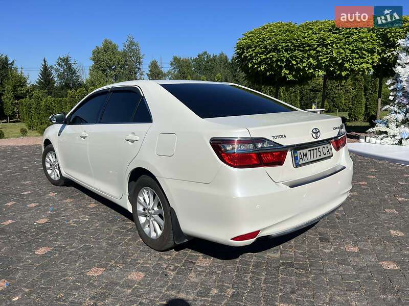 Седан Toyota Camry 2017 в Житомире