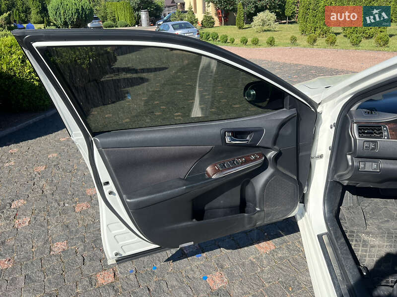 Седан Toyota Camry 2017 в Житомире