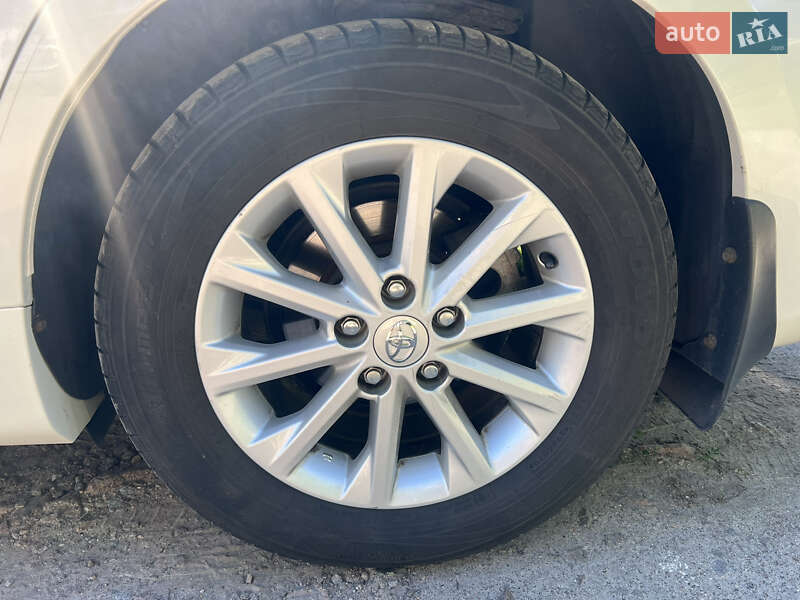 Седан Toyota Camry 2017 в Житомире