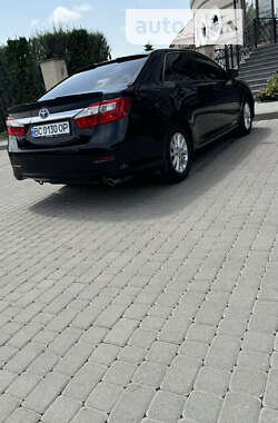 Седан Toyota Camry 2012 в Червонограді