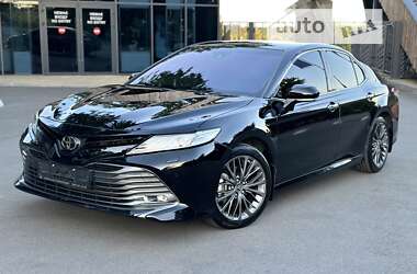 Седан Toyota Camry 2017 в Киеве