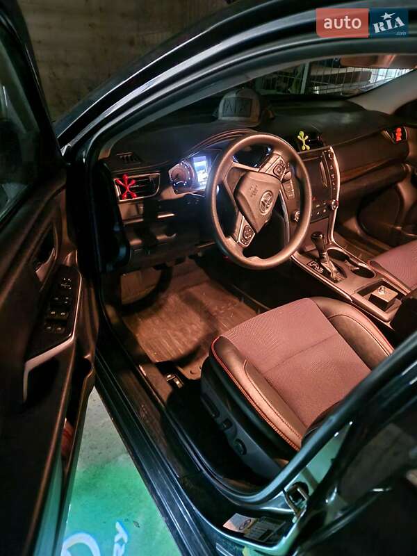 Седан Toyota Camry 2014 в Харкові