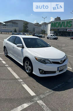 Седан Toyota Camry 2013 в Киеве