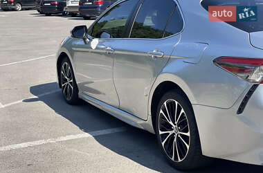 Седан Toyota Camry 2017 в 