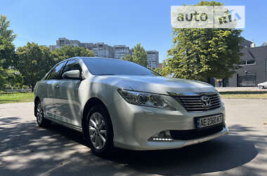 Седан Toyota Camry 2012 в Днепре