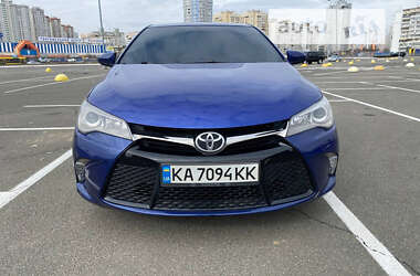 Седан Toyota Camry 2016 в Киеве