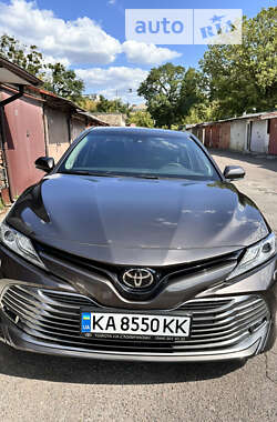 Седан Toyota Camry 2018 в Києві