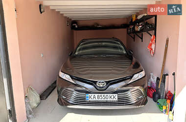 Седан Toyota Camry 2018 в Києві