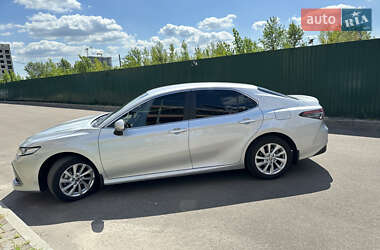 Седан Toyota Camry 2023 в Виннице