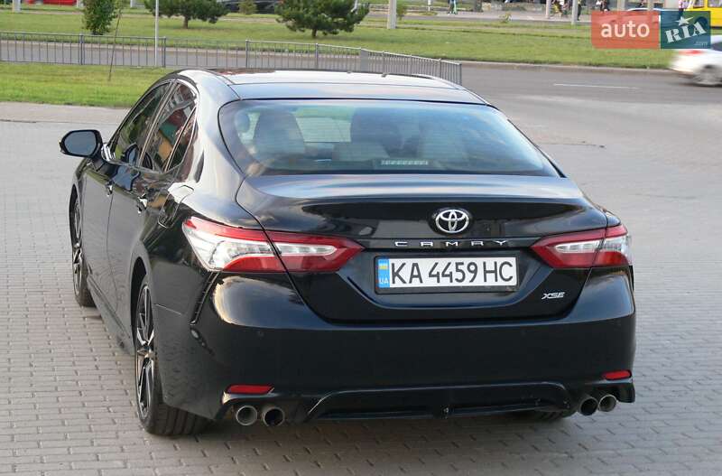 Седан Toyota Camry 2017 в Львове