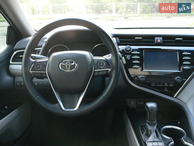 Седан Toyota Camry 2017 в Львове