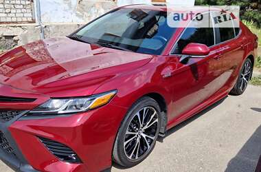 Седан Toyota Camry 2018 в Дніпрі