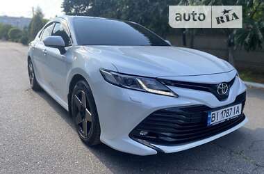 Седан Toyota Camry 2018 в Полтаве