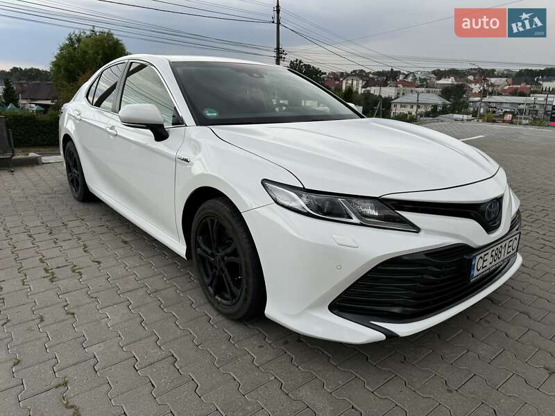 Седан Toyota Camry 2019 в Черновцах