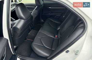 Седан Toyota Camry 2019 в Черновцах