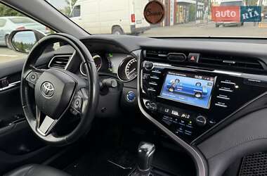 Седан Toyota Camry 2019 в Черновцах