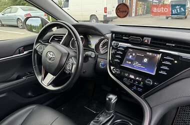 Седан Toyota Camry 2019 в Черновцах