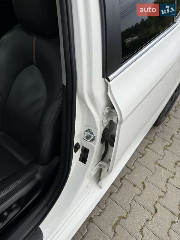 Седан Toyota Camry 2019 в Черновцах