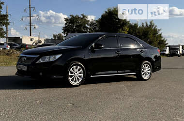 Седан Toyota Camry 2013 в Києві