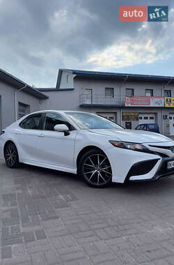 Седан Toyota Camry 2022 в 