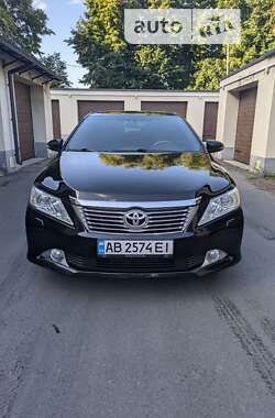 Седан Toyota Camry 2013 в Виннице