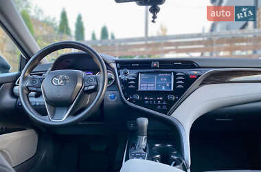 Седан Toyota Camry 2018 в Стрые