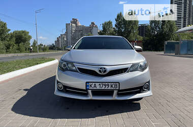 Седан Toyota Camry 2012 в Киеве