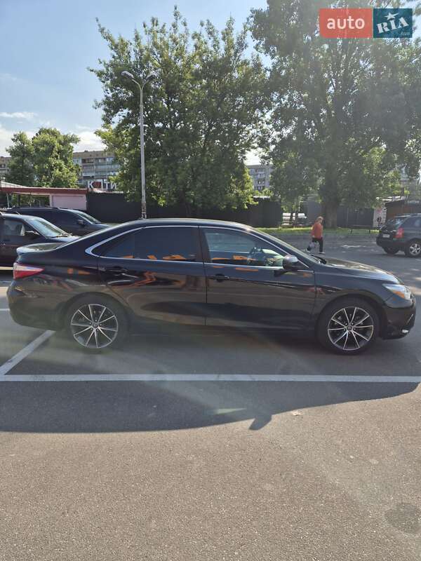 Седан Toyota Camry 2017 в Киеве
