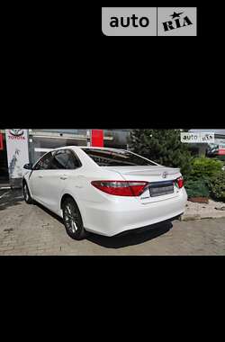 Седан Toyota Camry 2016 в Ужгороді