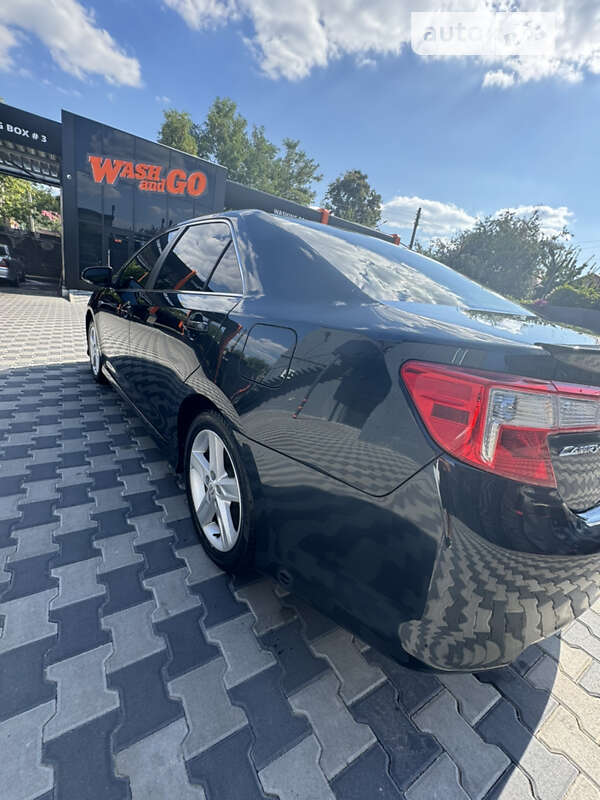 Седан Toyota Camry 2012 в Харькове