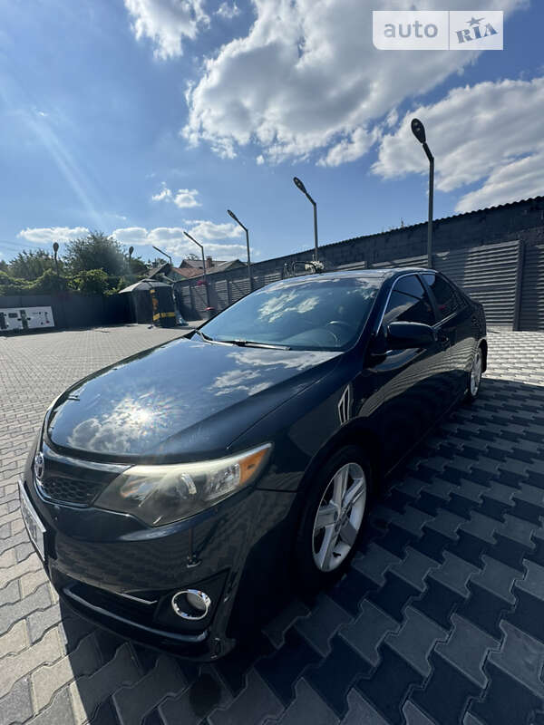 Седан Toyota Camry 2012 в Харькове
