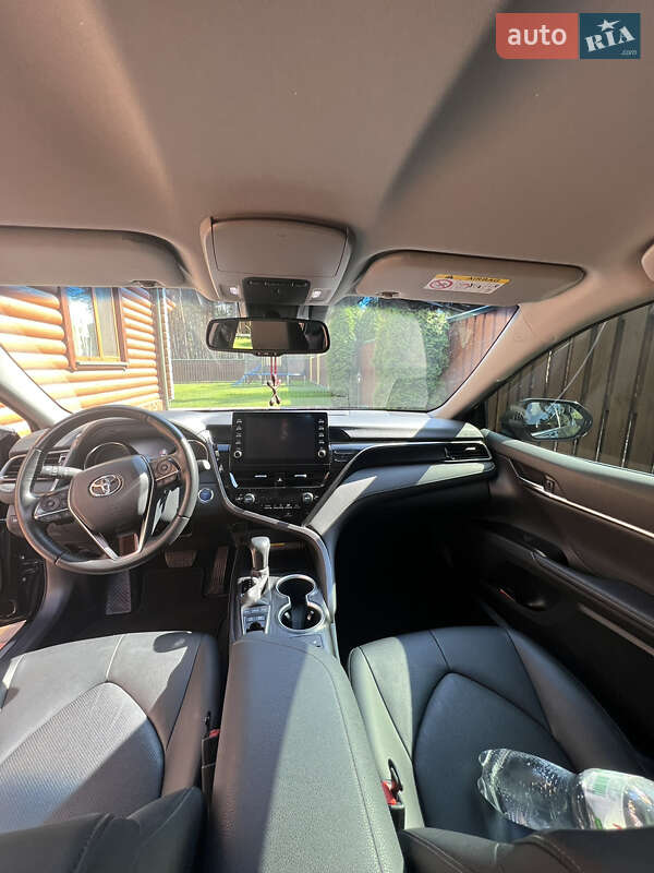 Седан Toyota Camry 2021 в Вышгороде