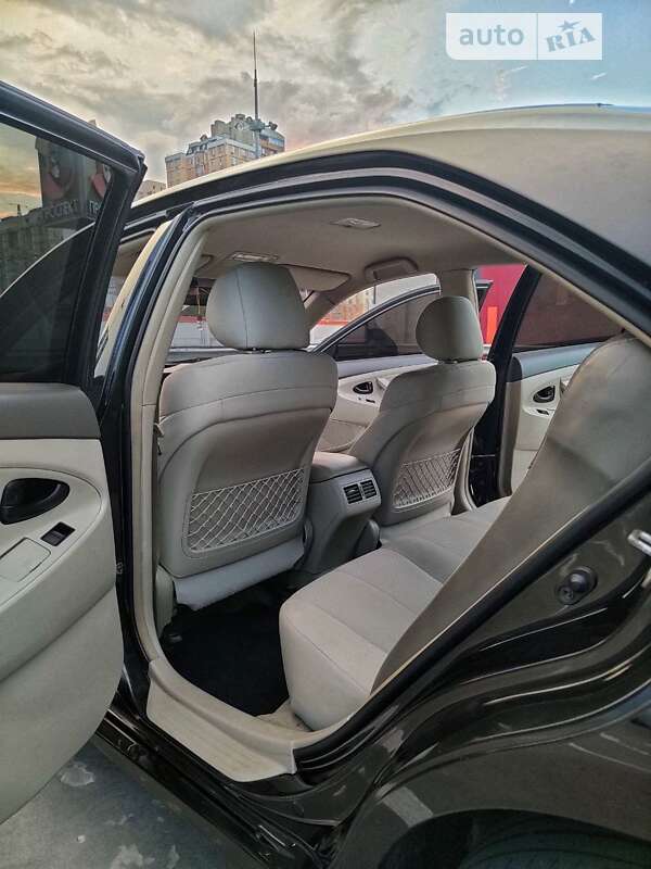 Седан Toyota Camry 2009 в Києві