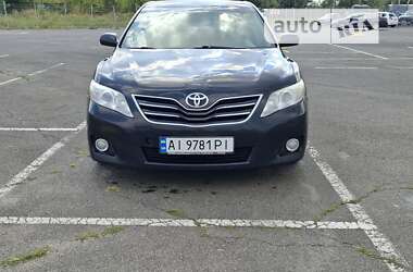 Седан Toyota Camry 2010 в Києві