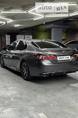 Toyota Camry 2021