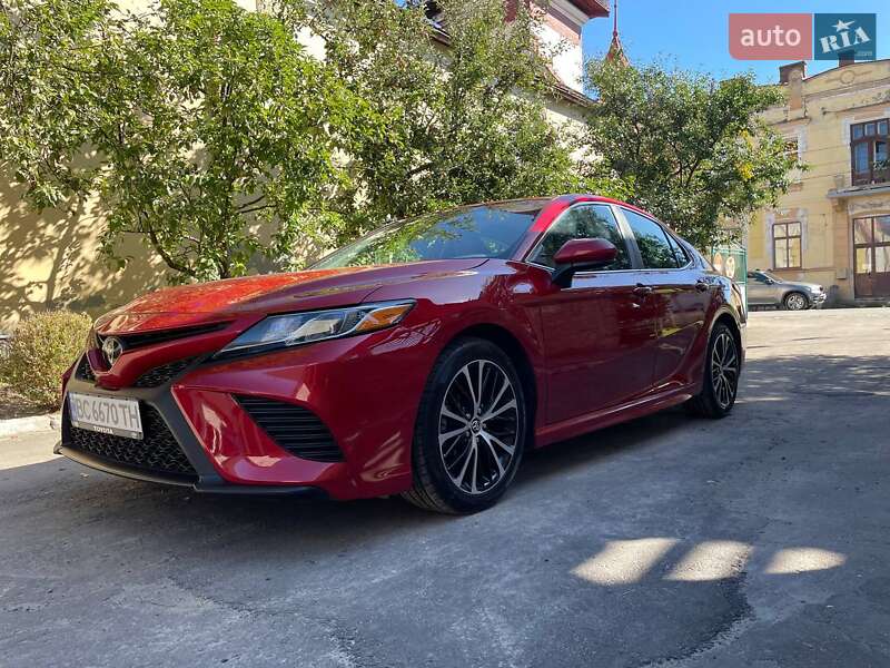 Toyota Camry 2019