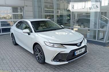 Седан Toyota Camry 2021 в Киеве