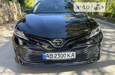 Седан Toyota Camry 2019 в Виннице