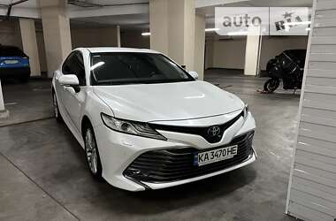 Седан Toyota Camry 2019 в Києві