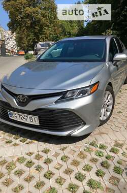 Седан Toyota Camry 2018 в Тернополе