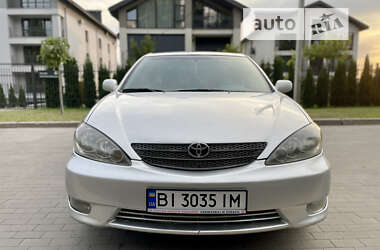 Седан Toyota Camry 2005 в Кременчуге