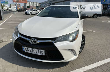 Седан Toyota Camry 2015 в Киеве