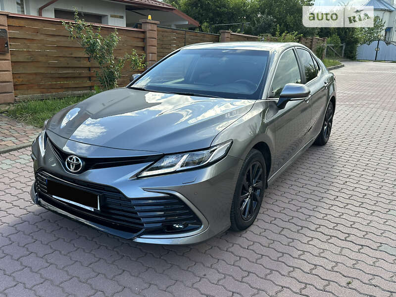 Седан Toyota Camry 2022 в Черновцах