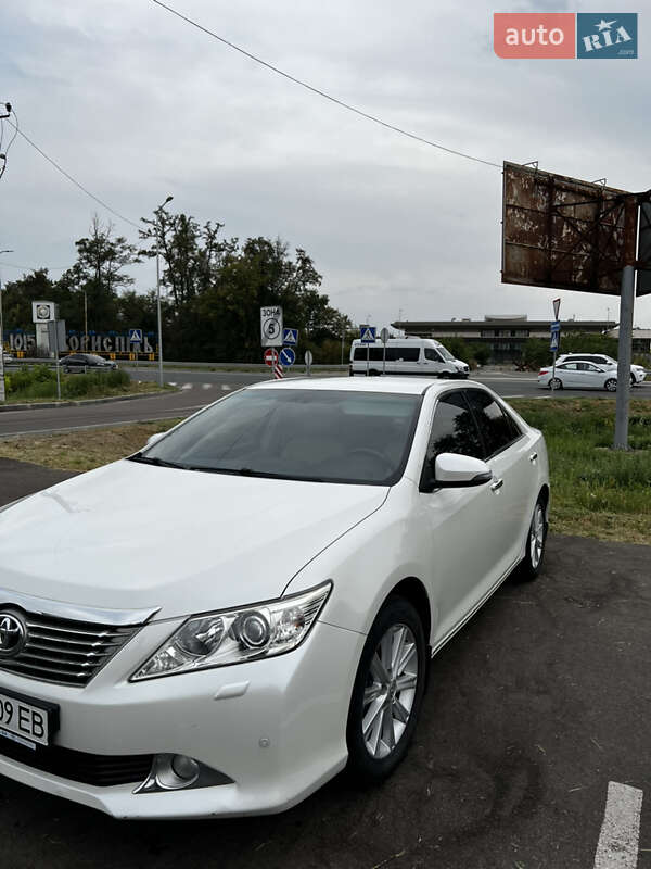 Седан Toyota Camry 2012 в Києві